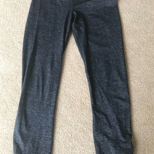 Lululemon crops- cute ruche! Size- 6